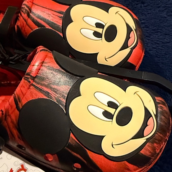 Mickey Mouse Red Clogs - Picture 6 of 7